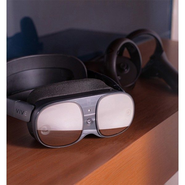 HTC Vive XR Elite Business Edition VR-Brille - Einsetzen in eine Situation  - Immersives Display - Frankreich - Paris